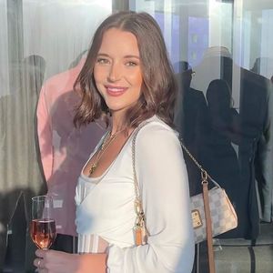 Meet your Posher, Claire